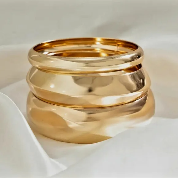 3 Round Chunky Bracelets. Smooth metal.Bangles Trendy Designe. Hupoallergenic - Picture 6 of 13